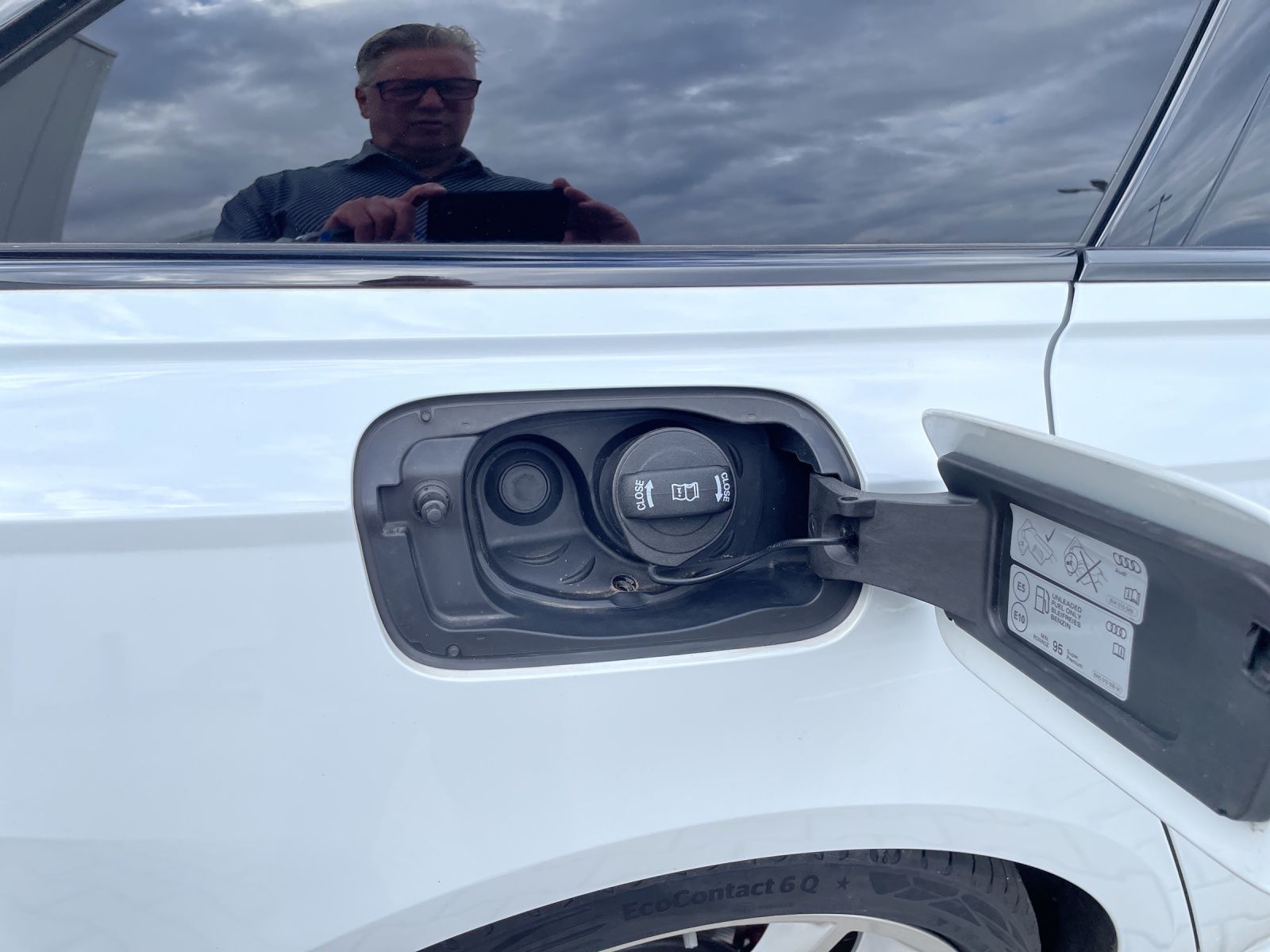 Fahrzeugabbildung Audi A6 Avant TFSI e quattro S line Matrix Navi SHZ