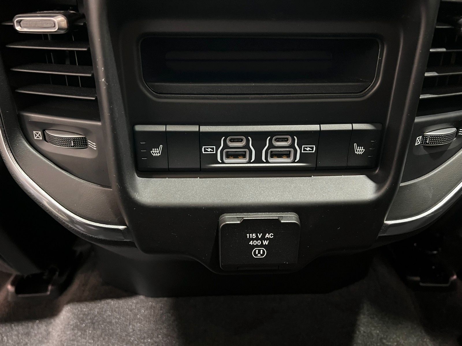 Fahrzeugabbildung Dodge RAM 1500 Laramie Crew Cab Longbed 4x4 *LPG/AHK*