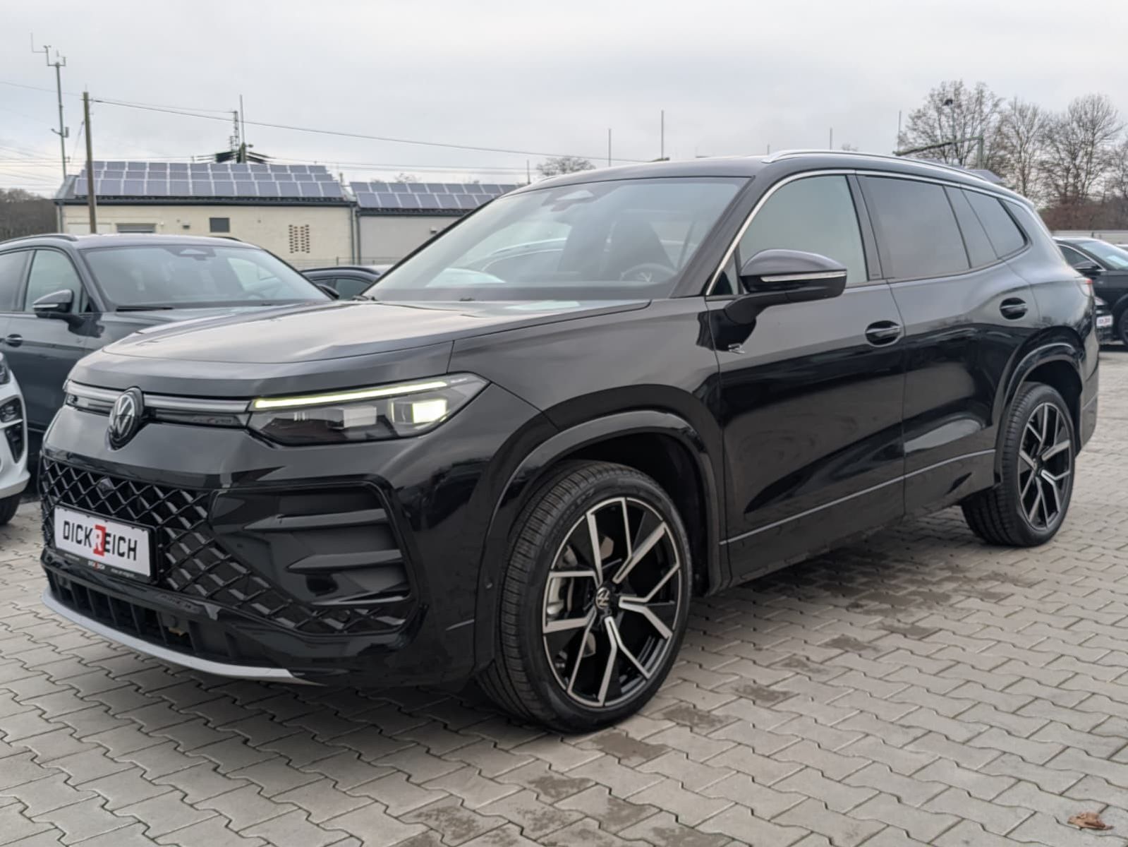 Fahrzeugabbildung Volkswagen Tayron 2.0 TDI 4M R-Line 7Si*MATRIX*AHK*PANO*HUD