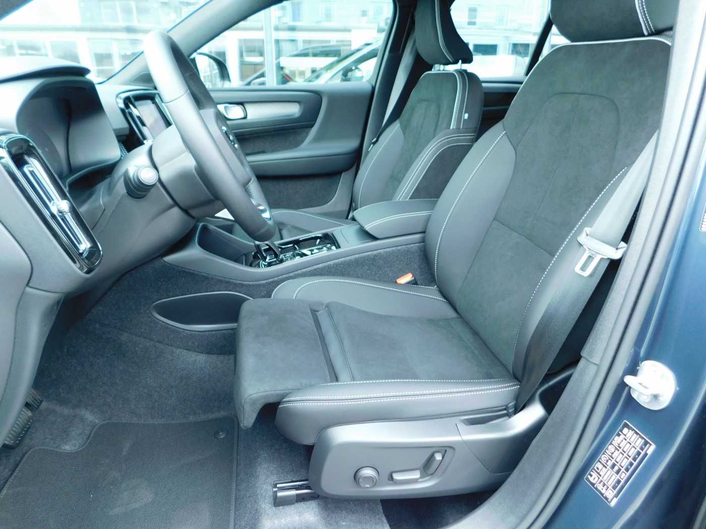 Fahrzeugabbildung Volvo XC40 B3 Plus Black Edition