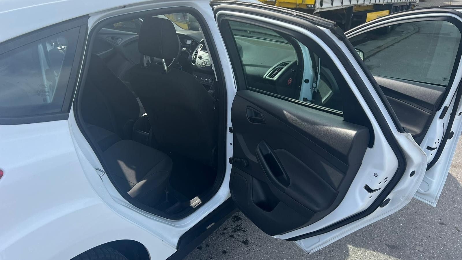 FORD Focus 1,6 Ti-VCT Lim. Ambiente PDC Klima Servo