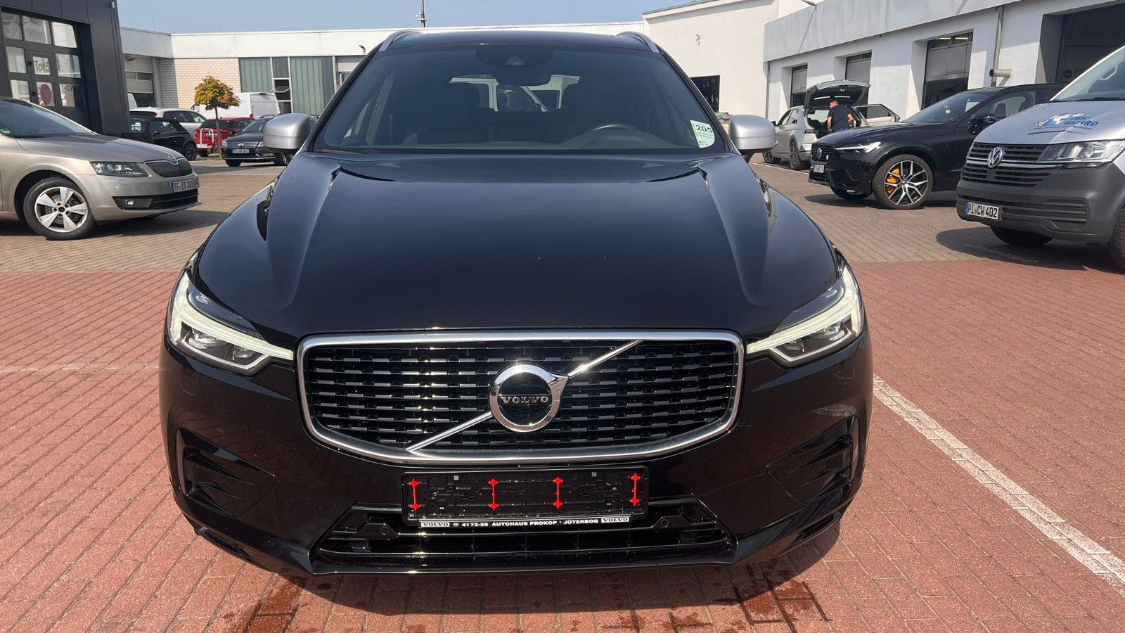 Fahrzeugabbildung Volvo XC60 R-Design D5 AWD*H&K*LUFT*PANO*AHK*RFK