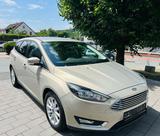 Ford Focus Turnier Titanium - Ford mit Benzin-Antrieb: Zentralverriegelung