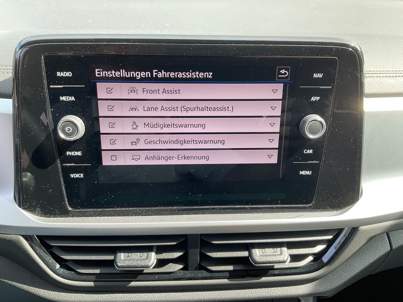 Fahrzeugabbildung Volkswagen T-Roc 1.5 TSI DSG Life,LED,AHK,Navi