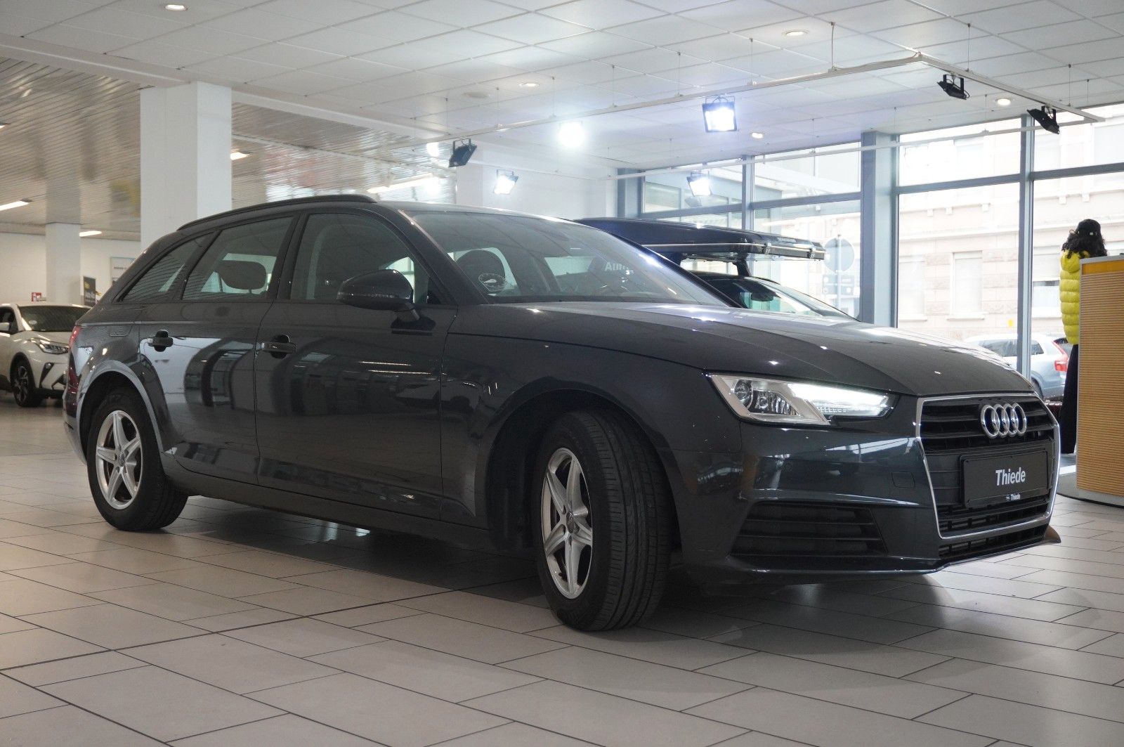 Fahrzeugabbildung Audi A4 Avant 2.0 TFSI ULTRA SPORT NAVI/LED/SHZ/PDC