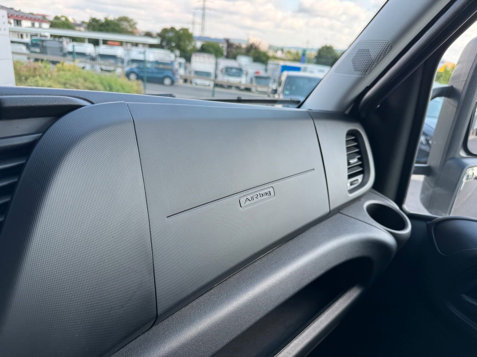 Fahrzeugabbildung Iveco Daily 70C18 HA8 3.0L A8 *R.4.350mm*Automatik*AHK