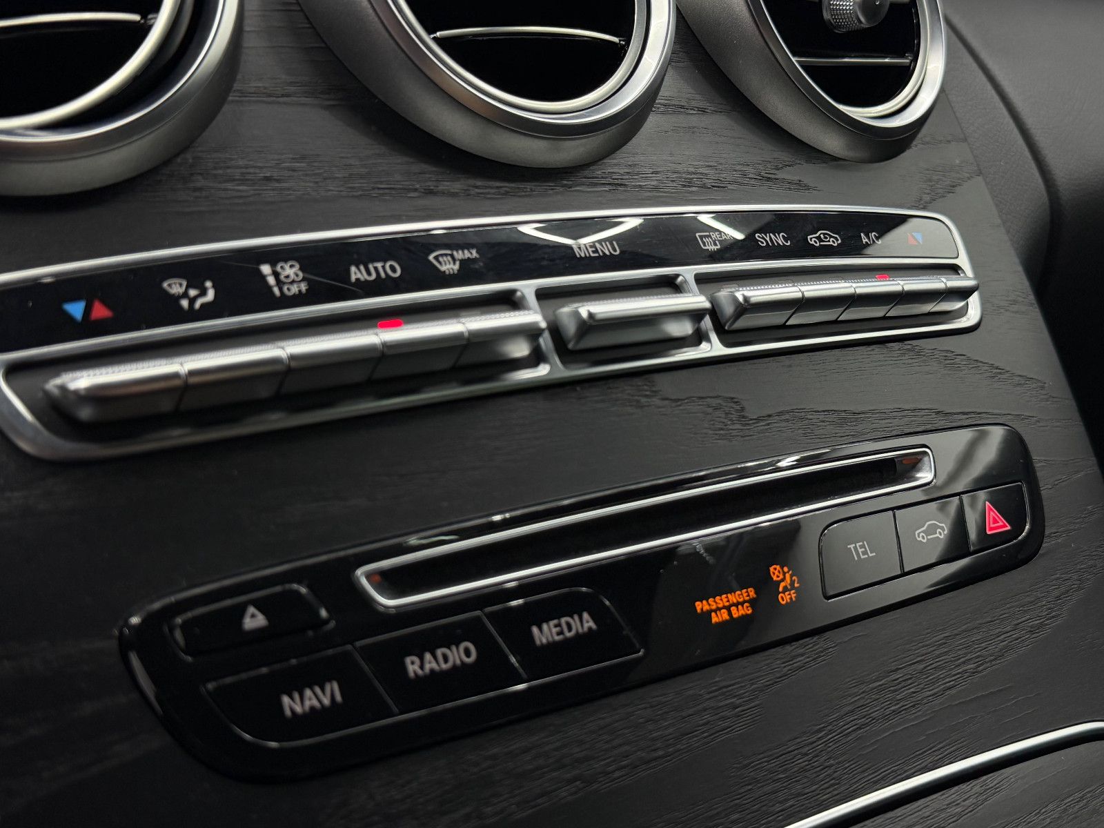 Fahrzeugabbildung Mercedes-Benz C 400 Coupe 4M/AMG-LINE/DESIGNO/PANO/DE FZG/AHK
