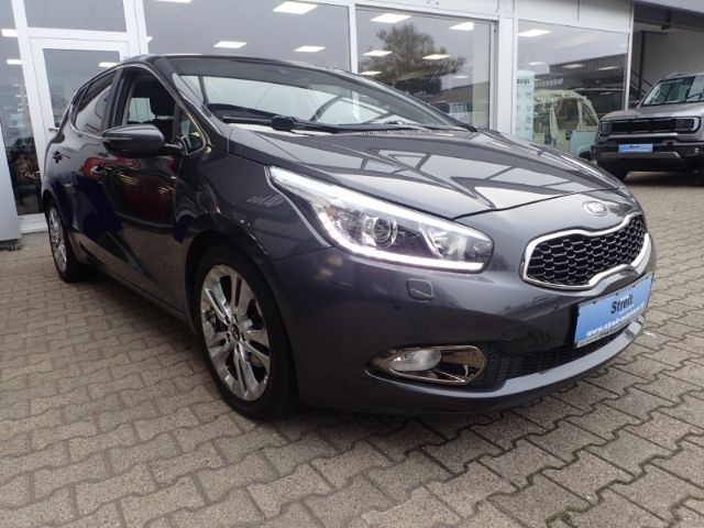Fahrzeugabbildung Kia Ceed Spirit El. Panodach Navi Xenon Kurvenlicht