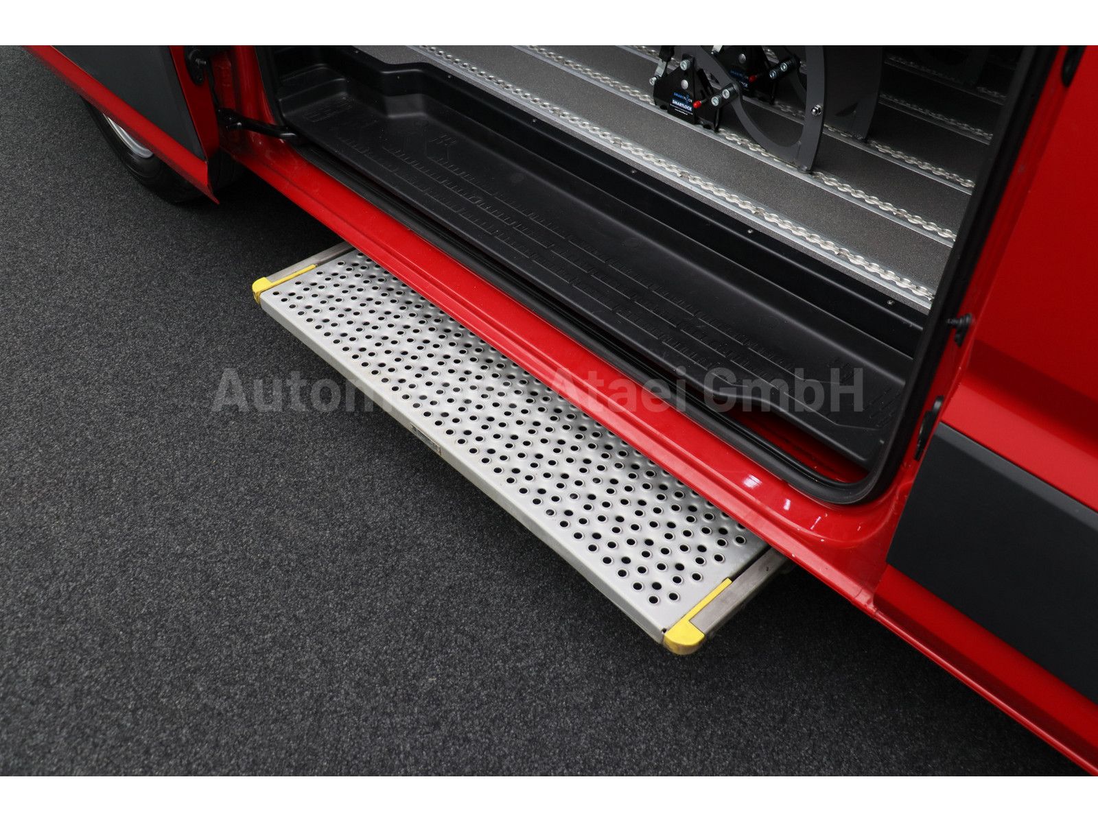 Fahrzeugabbildung Volkswagen Crafter 35 Kombi *ROLLSTUHL-LIFT* 6-SITZE 2204