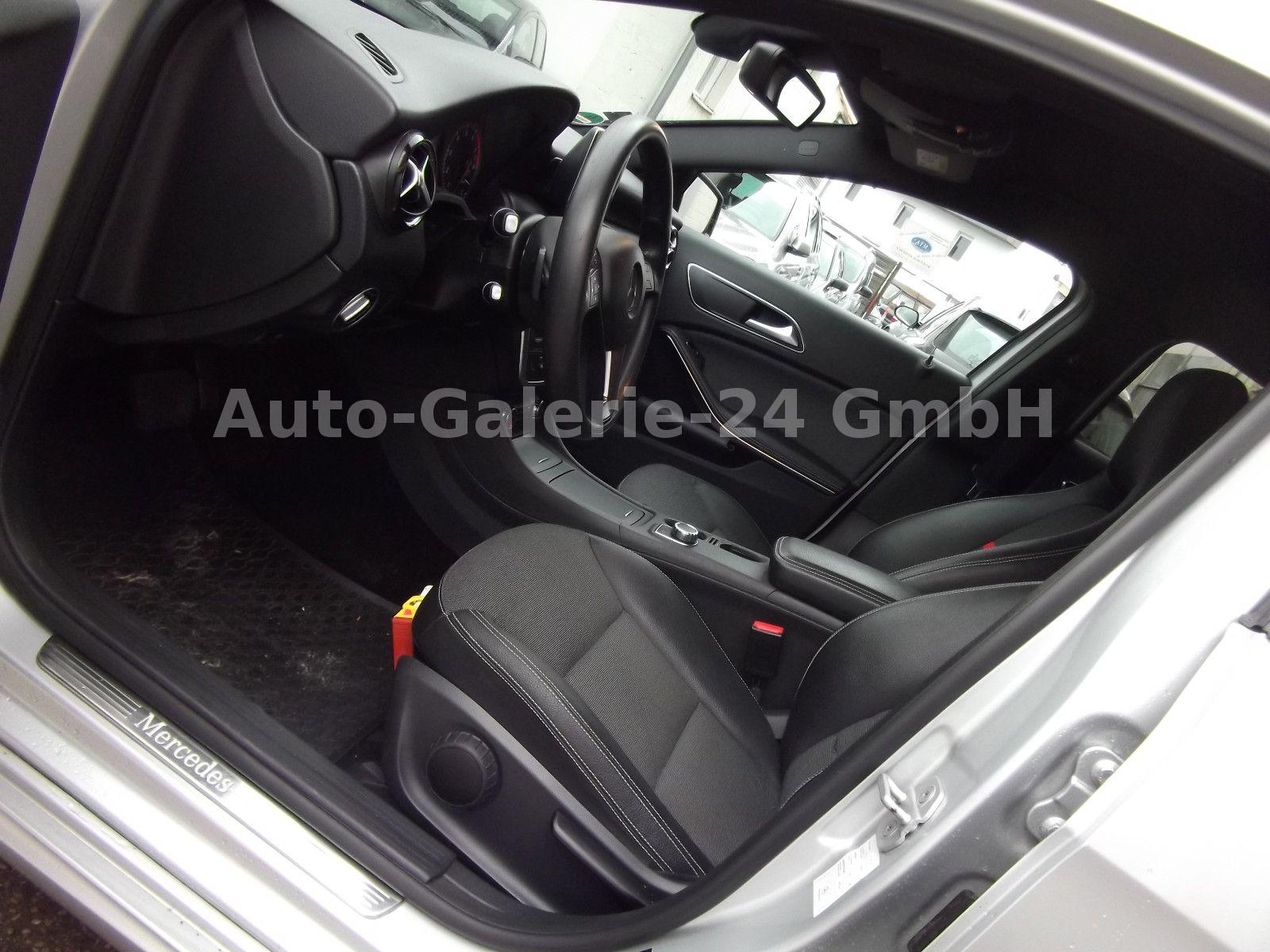 Mercedes-Benz A -Klasse 250 4Matic Autom, Navi, Teilleder
