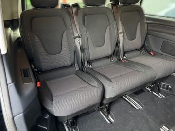 Mercedes V 220 - 12