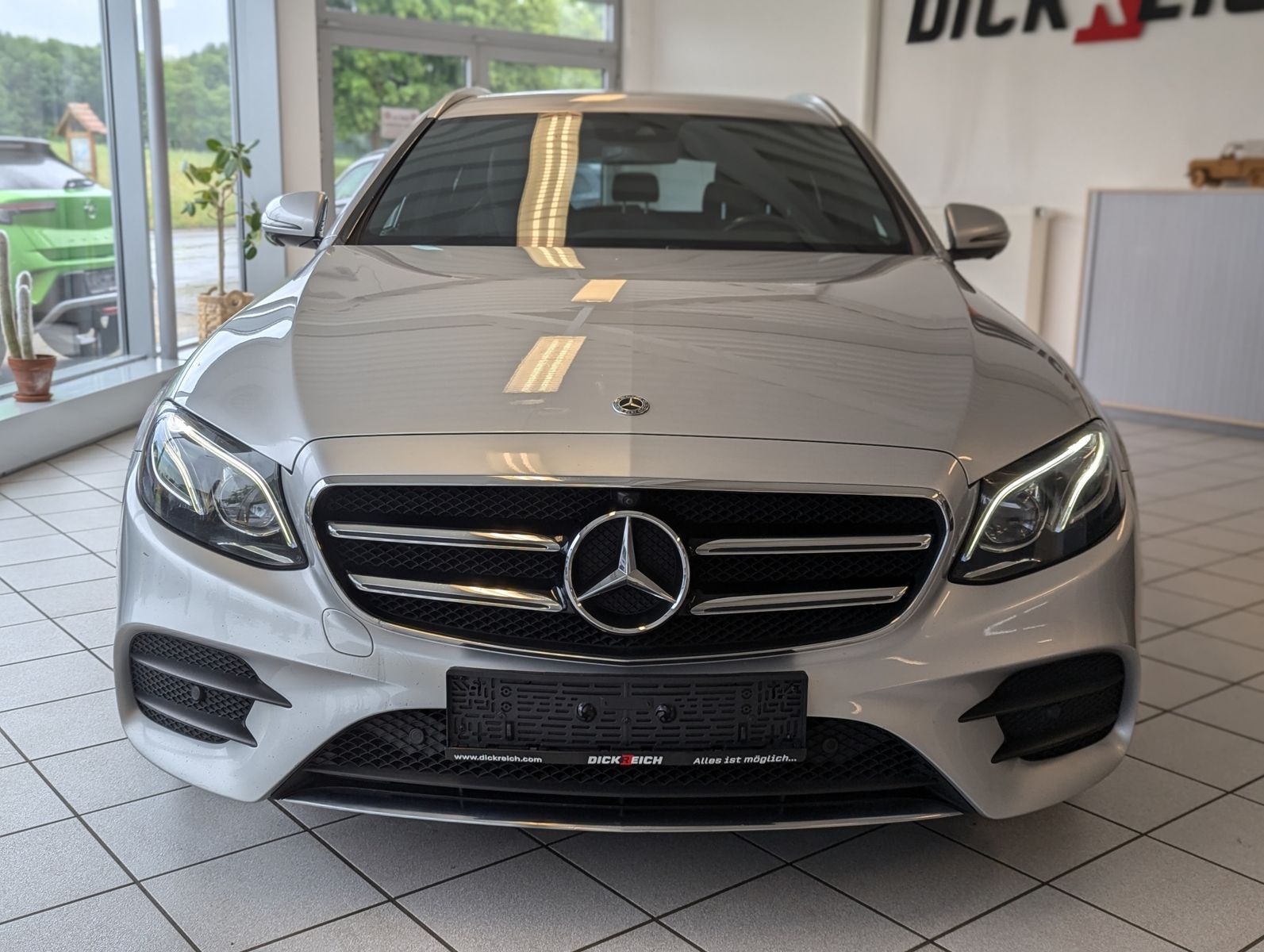 MERCEDES-BENZ E 220 d AMG StHz. Multibeam 360° Memory AHK 19" - Image 2