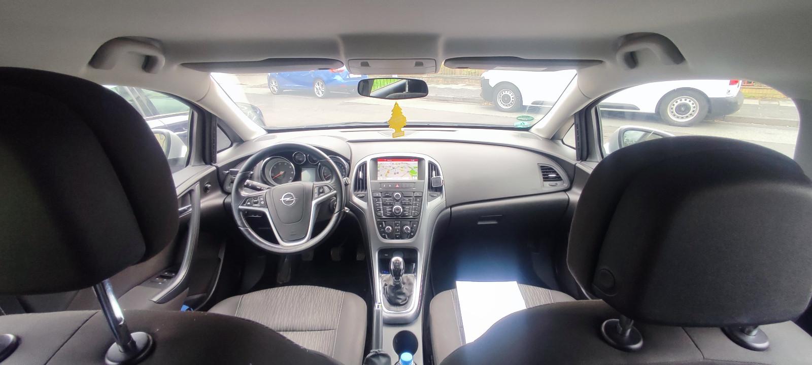 Opel Astra 2015 — photo 11
