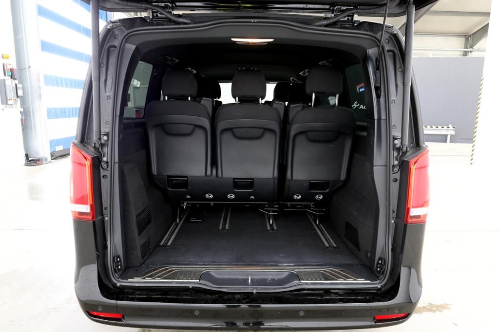 Fahrzeugabbildung Mercedes-Benz V 300 ED/L 4x4 AMG 8 Sitze Distronic 10'' ele.ST