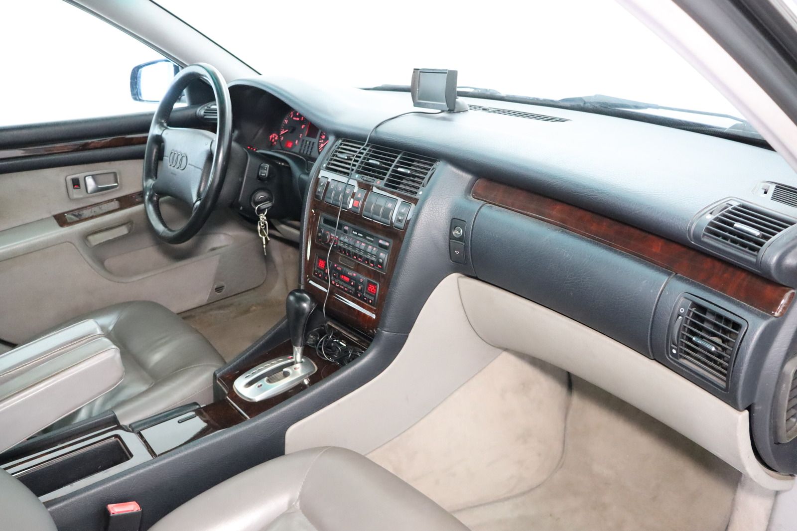 Fahrzeugabbildung Audi A8 2.8 *HU/AU 12.26 * Sizhzg. * Leder  * AHK