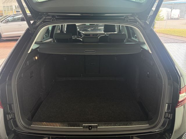 Skoda Superb COMBI 2.0 TDI DSG XENON NAVI ACC AHK