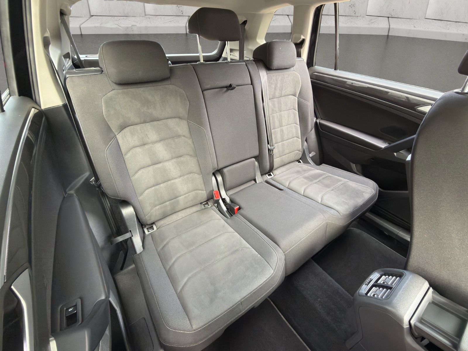 Fahrzeugabbildung Volkswagen Tiguan Allspace Highline 4Motion*7Sitzer*Pano**