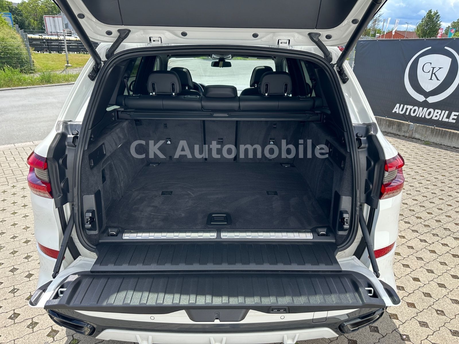 Fahrzeugabbildung BMW X5 xDrive 45 e M Sport/Pano/Laser/Kam360°/AHK