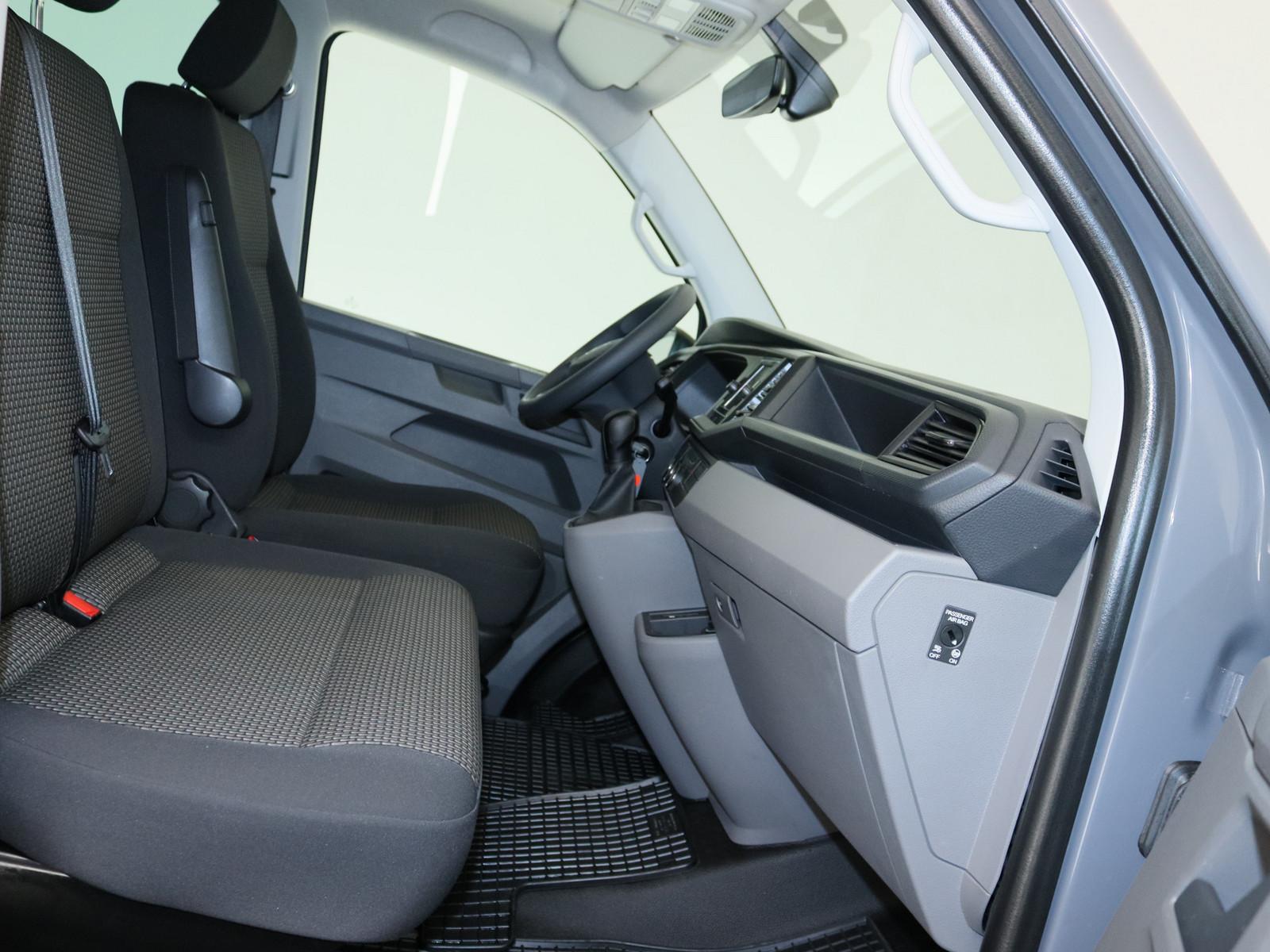 Volkswagen T6.1 Transporter Kombi 2.0 TDI lang FWD PDC