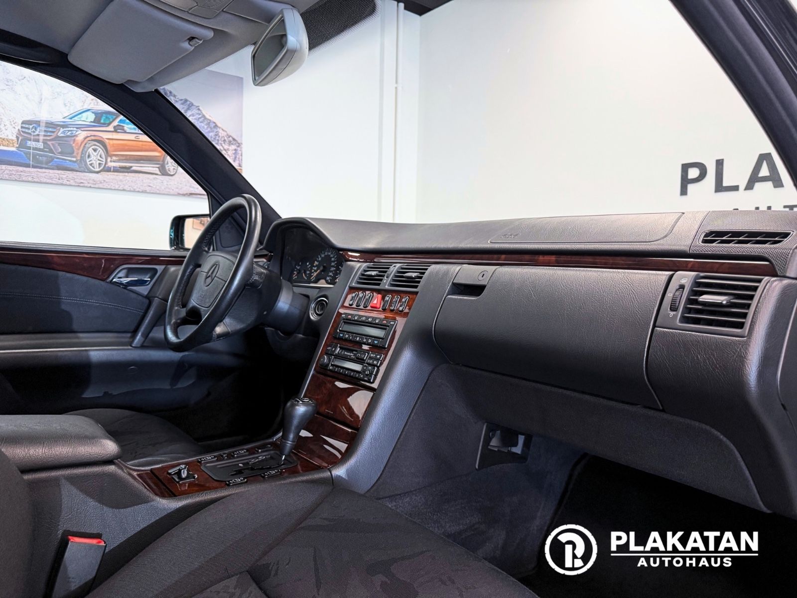 Fahrzeugabbildung Mercedes-Benz E 240 Xenon Automatik Klima V6 MB-Service