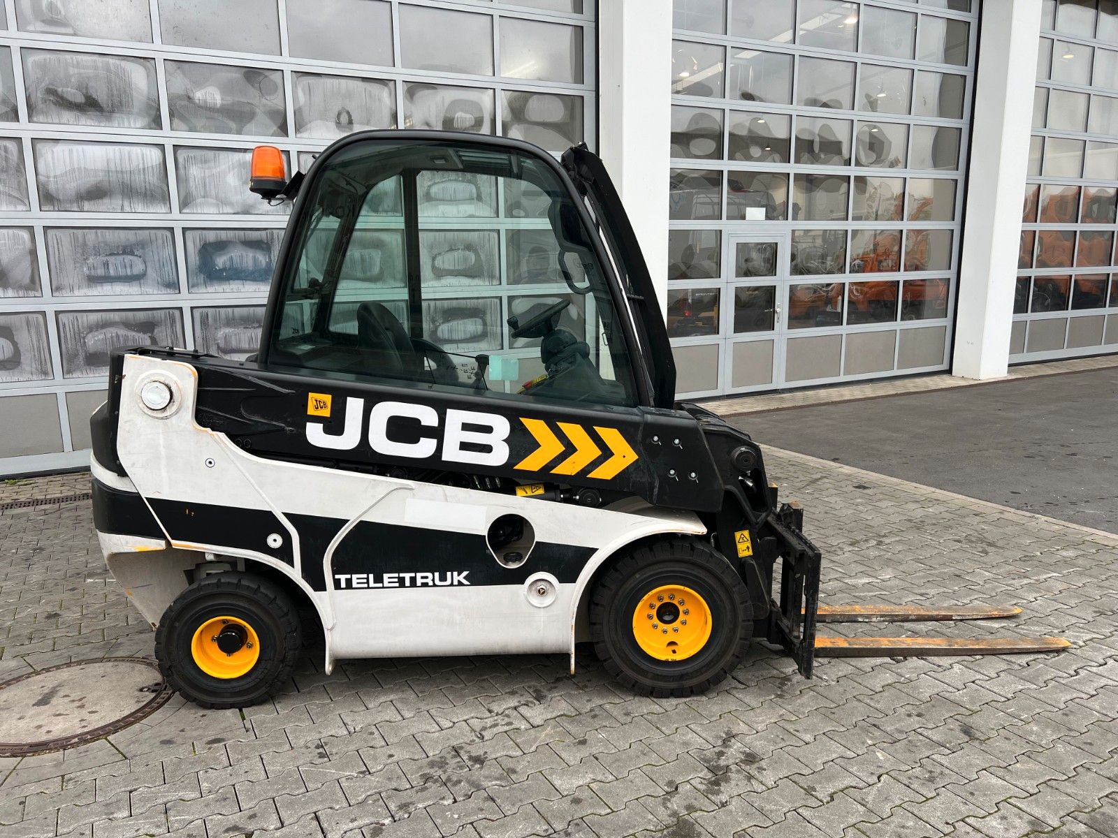 Fahrzeugabbildung JCB TLT 30D 2WD / nur 1.948h!