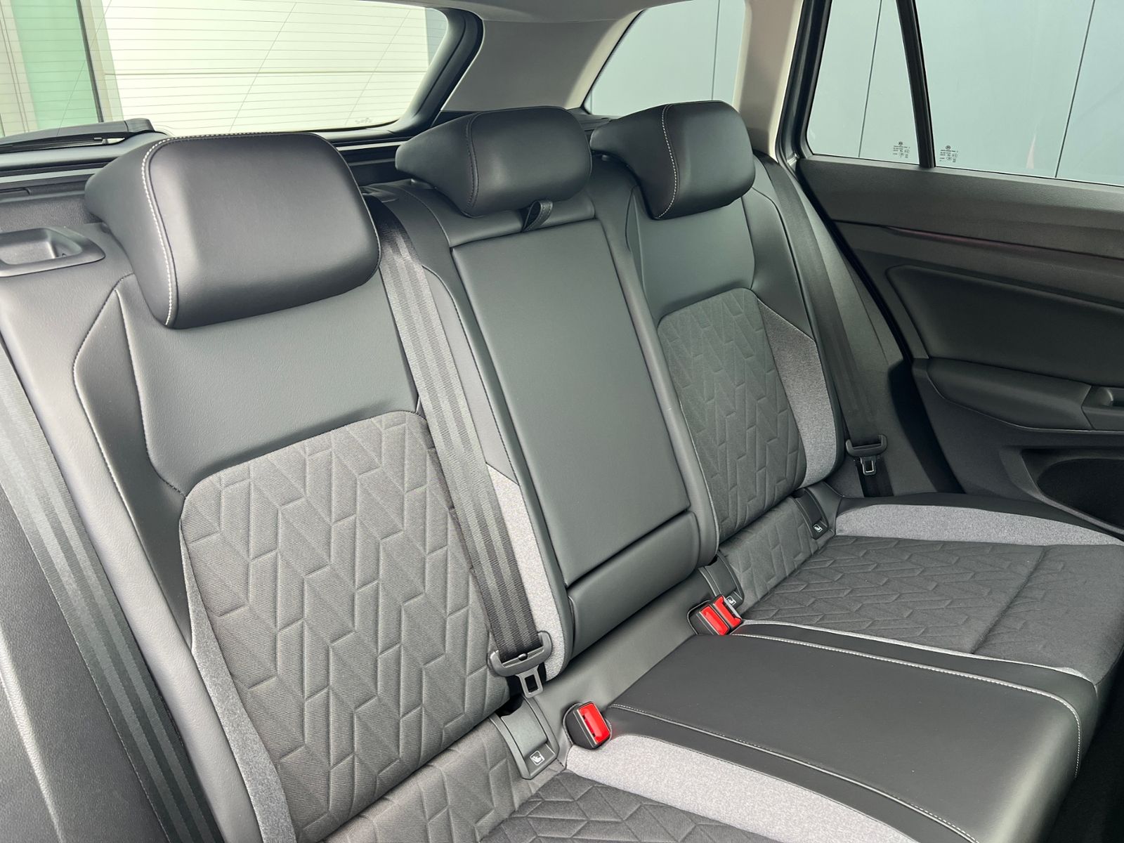 Fahrzeugabbildung Volkswagen Golf VIII Variant GOAL 1.5 eTSI DSG *AHK, LED, N