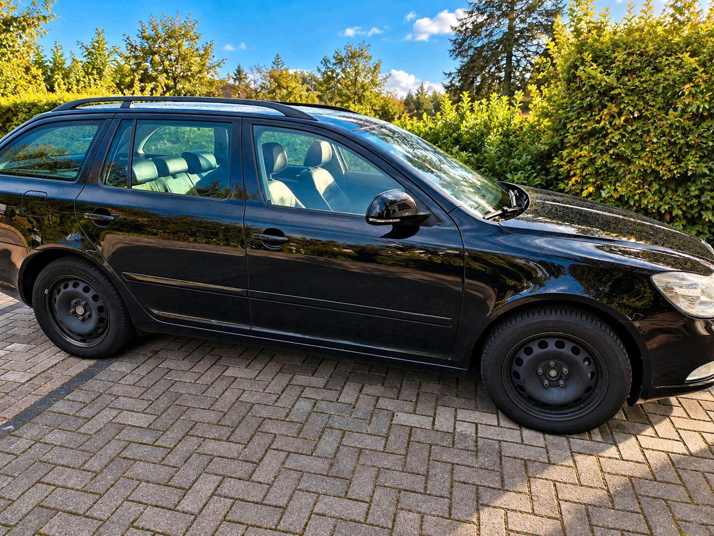 Skoda Octavia 2010 — engine 160 HP (118kW)