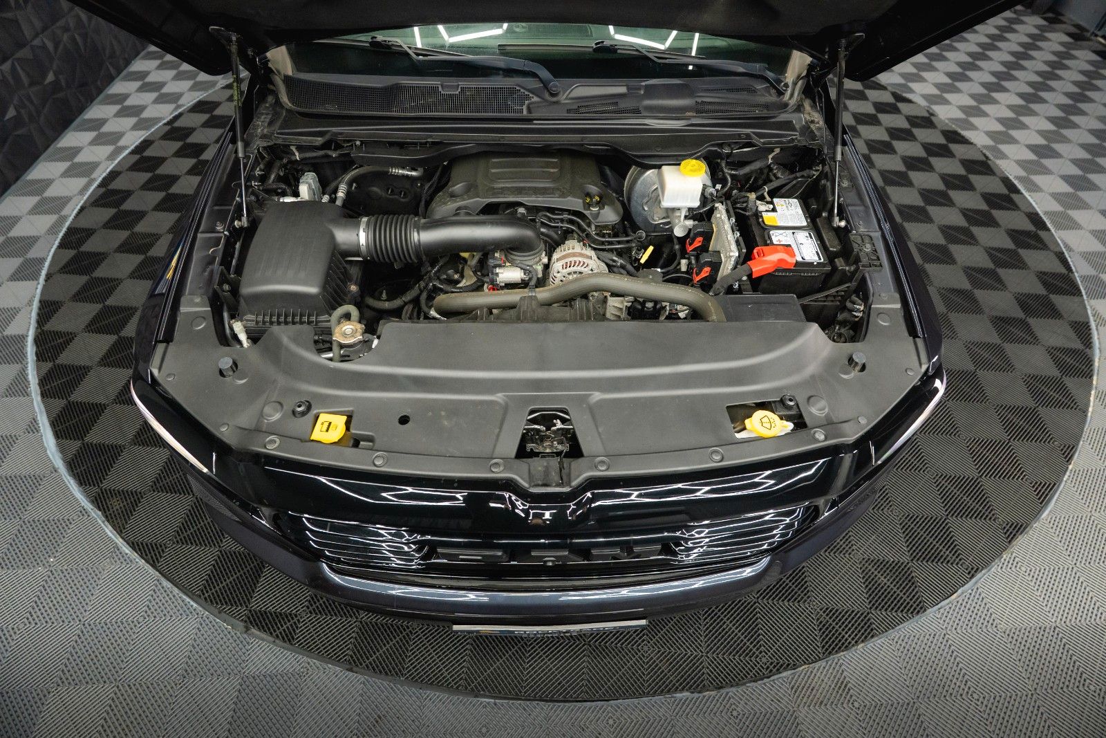 Fahrzeugabbildung Dodge RAM 5.7 V8 HEMI 4x4 OFFROAD Night Limited 19%