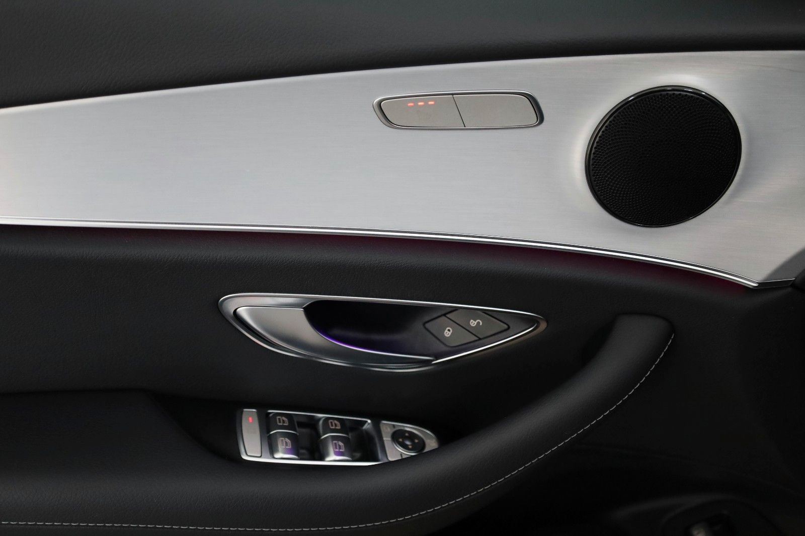 Fahrzeugabbildung Mercedes-Benz E 300 e Avantgarde Lim.,Leder,Navi,SH,Kamera,AHK