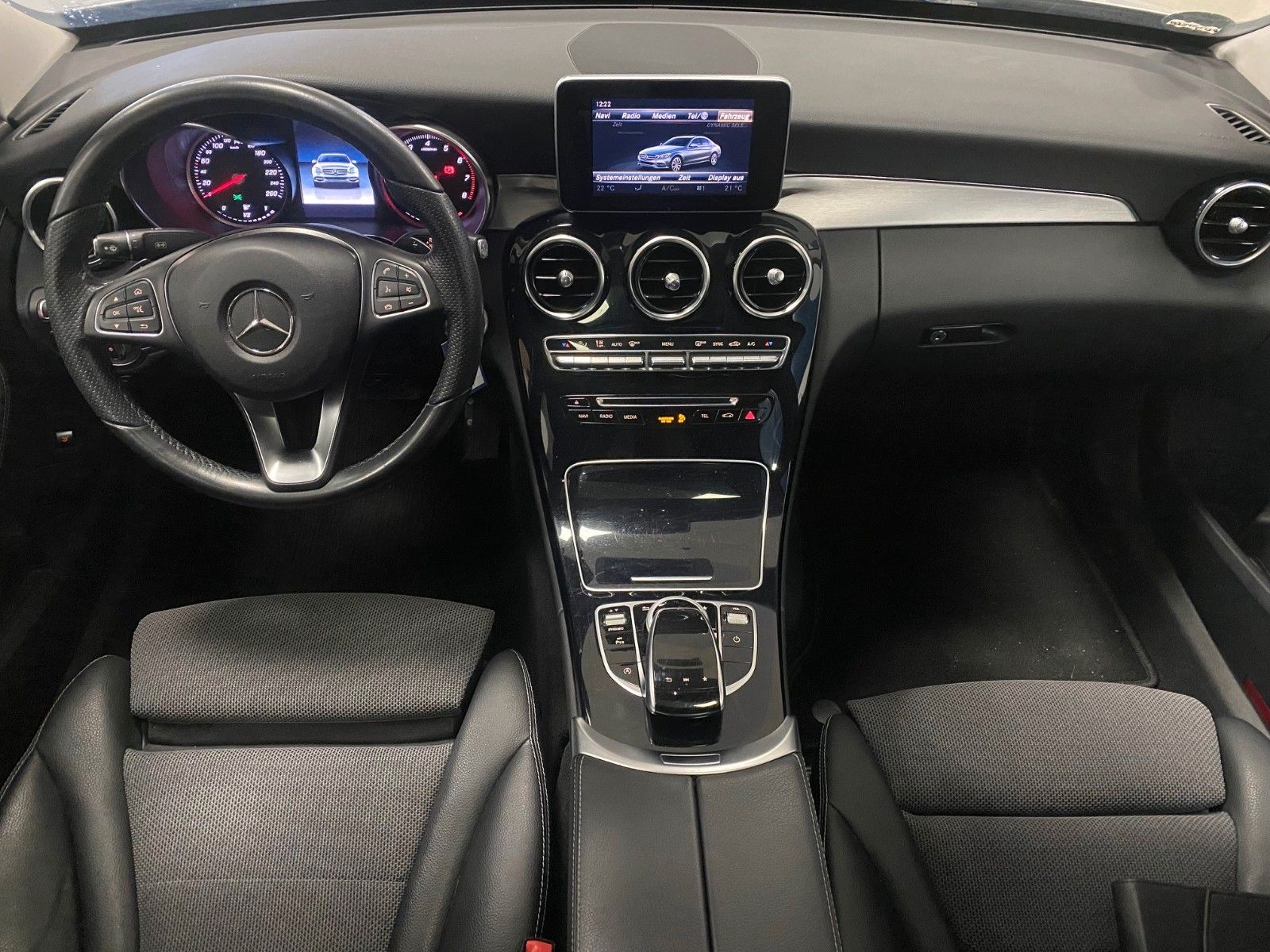 Fahrzeugabbildung Mercedes-Benz C 200 AVANTGARDE+NAVI+AHK schw+SCHIEBEDACH+LIMO+