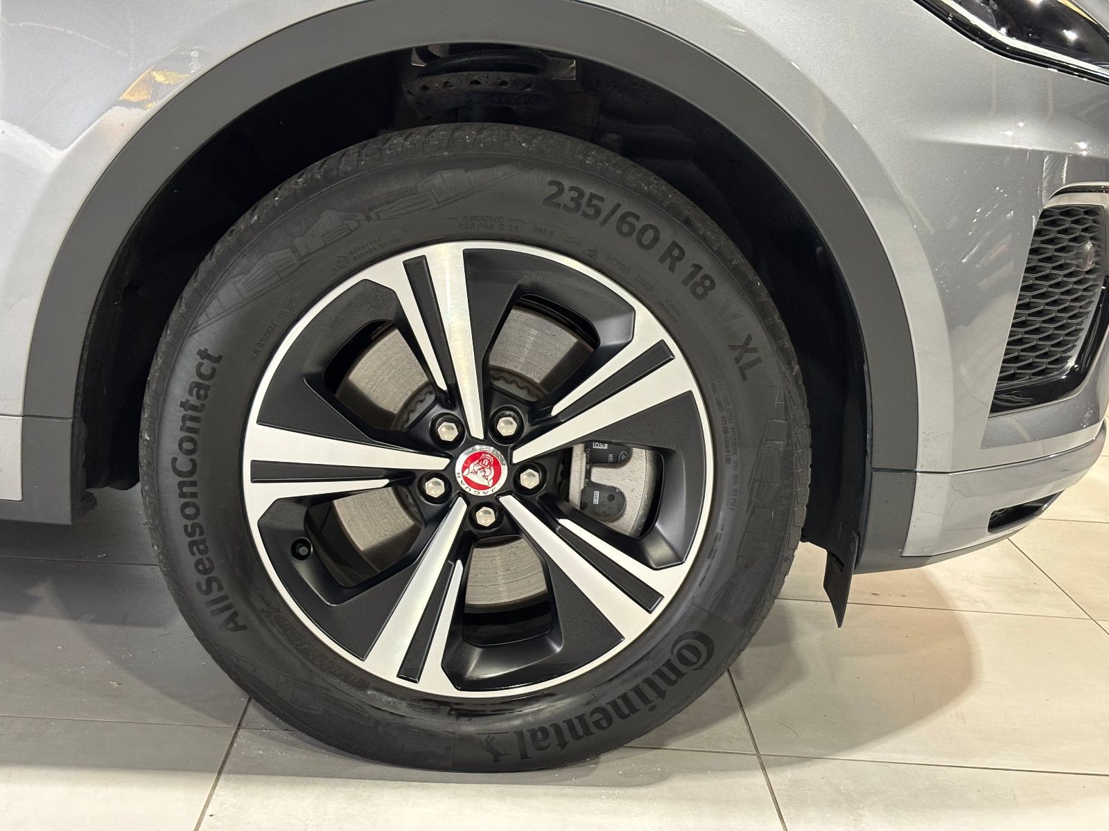 Fahrzeugabbildung Jaguar E-PACE R-Dynamic/AWD/PANORAMA/KAMERA/MERIDIAN