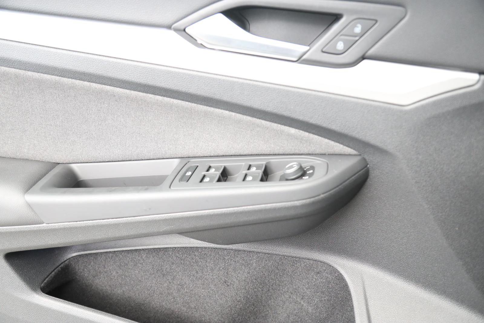 Volkswagen Golf VIII 1.5 TSI Life NAVI LED AHK, миниатюра 17