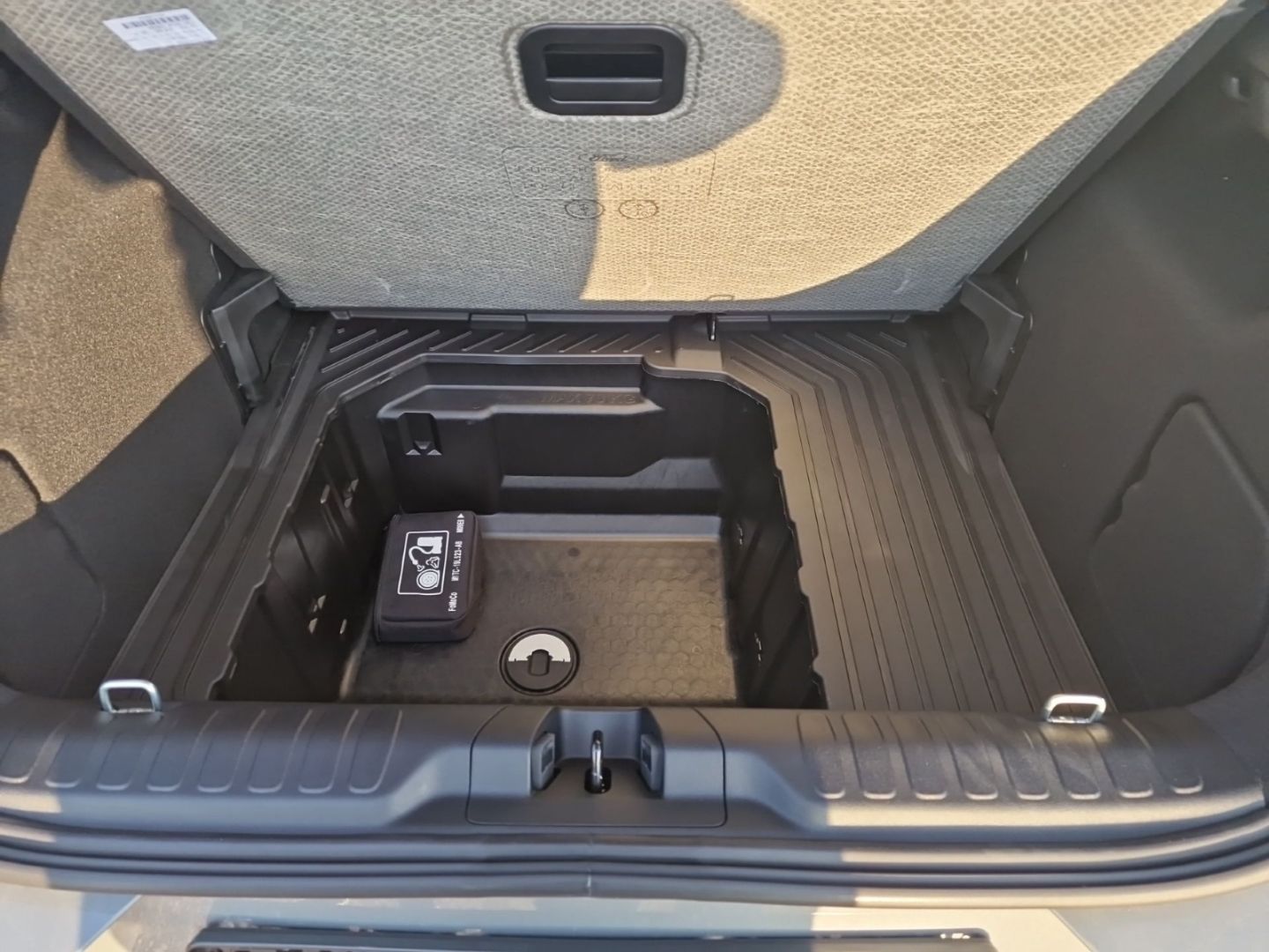 Fahrzeugabbildung Ford Puma Titanium Automatik, Winterpaket