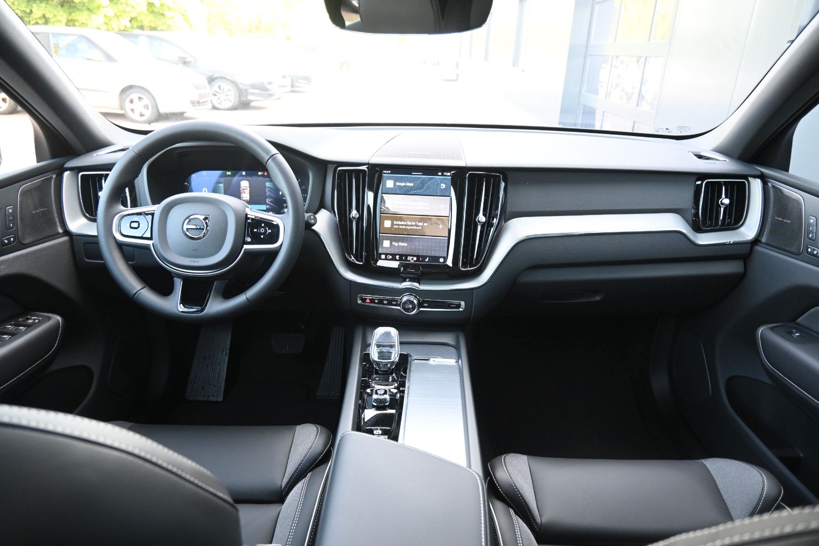 Fahrzeugabbildung Volvo XC60 B5 AWD Plus Dark*PANO*H&K*LUFT*LED*360°