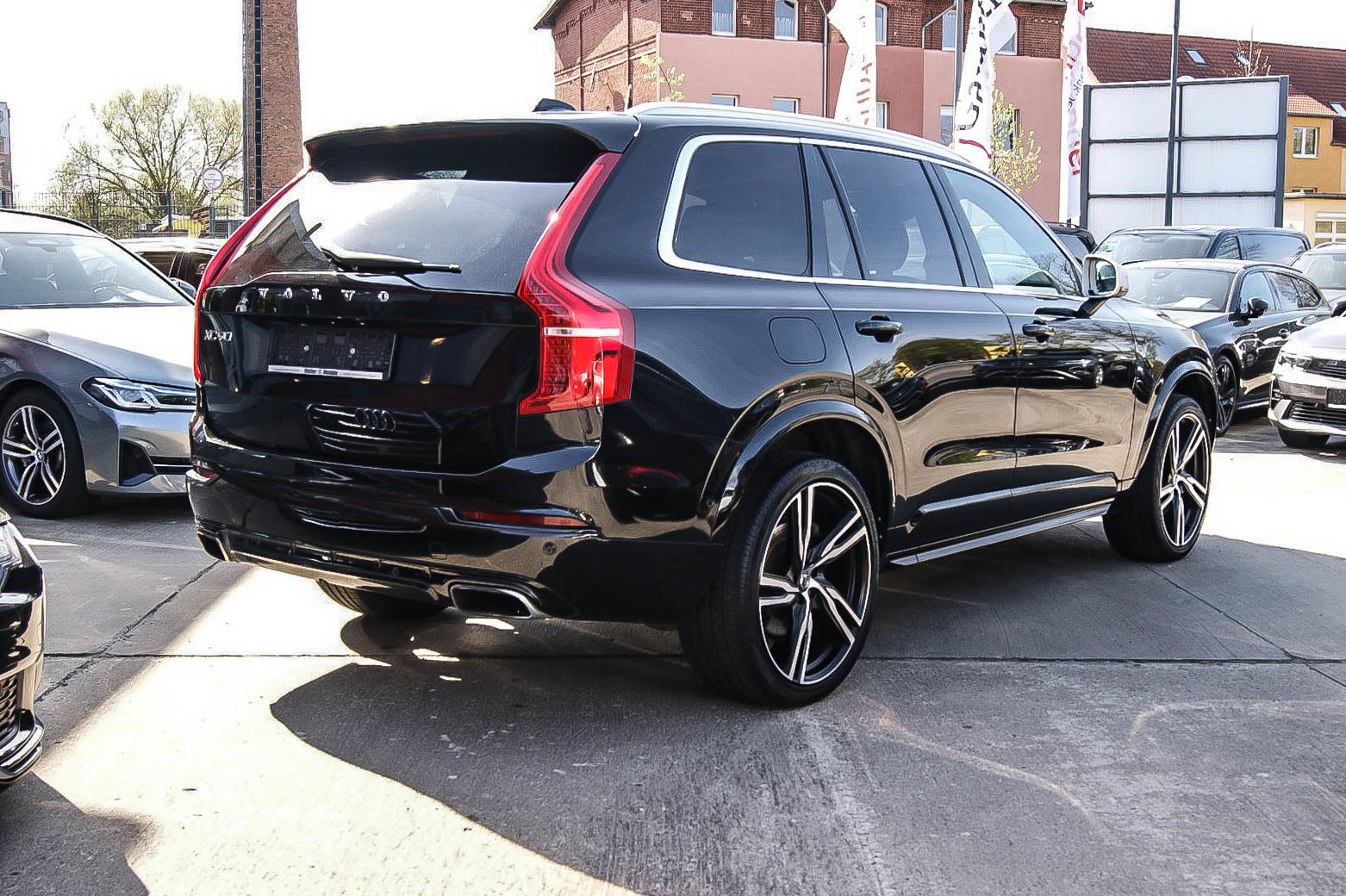 Fahrzeugabbildung Volvo XC90 T8 Hybrid R-DESIGN AWD 22-ZOLL STANDHEIZUNG
