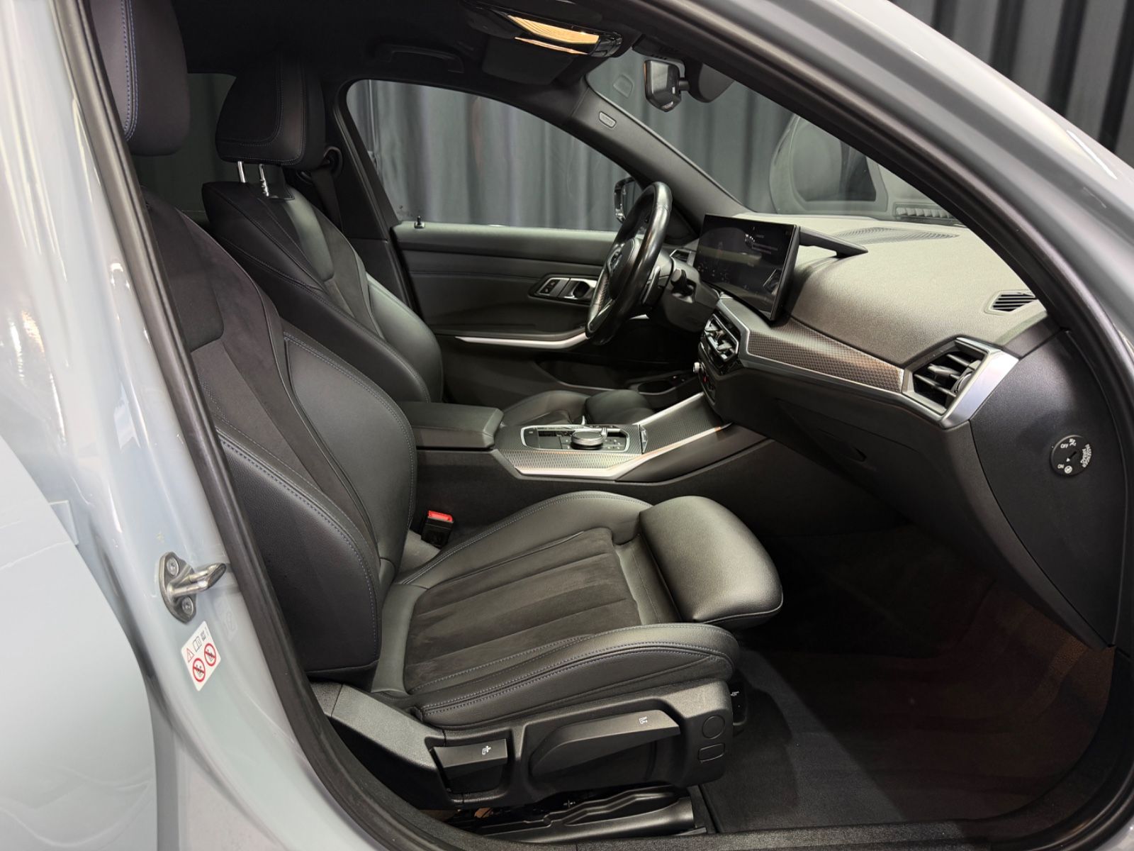 Fahrzeugabbildung BMW 330e Touring M Sport|HEAD-UP|NAVI|HIFI|WIDESCREE