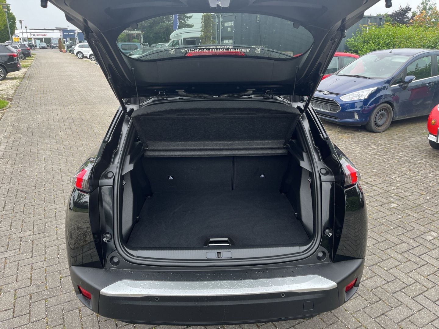 Fahrzeugabbildung Peugeot 2008 Allure Elektro 136 Navi CarPlay Rückfahr.