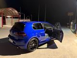 Volkswagen Golf 2.0 TSI DSG 4MOTION R - Volkswagen Golf: Blau, Tsi Motion