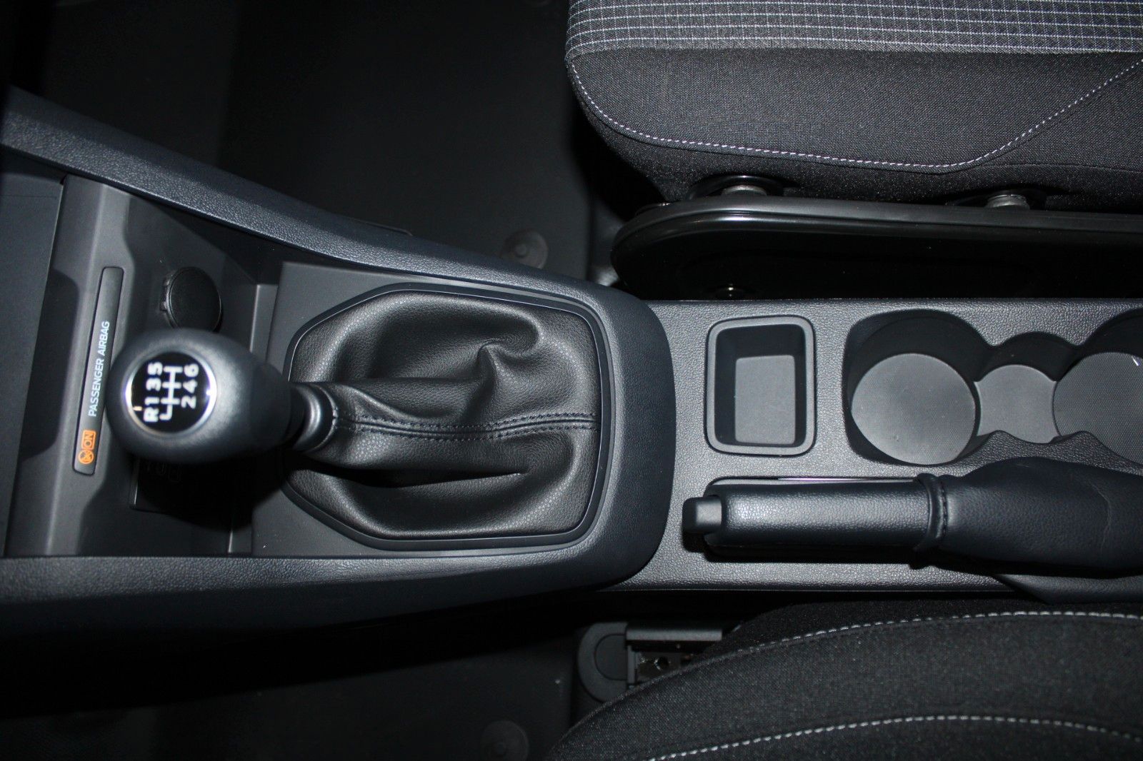 Fahrzeugabbildung Ford Transit Courier TREND Kasten KLIMA WinterPaket3