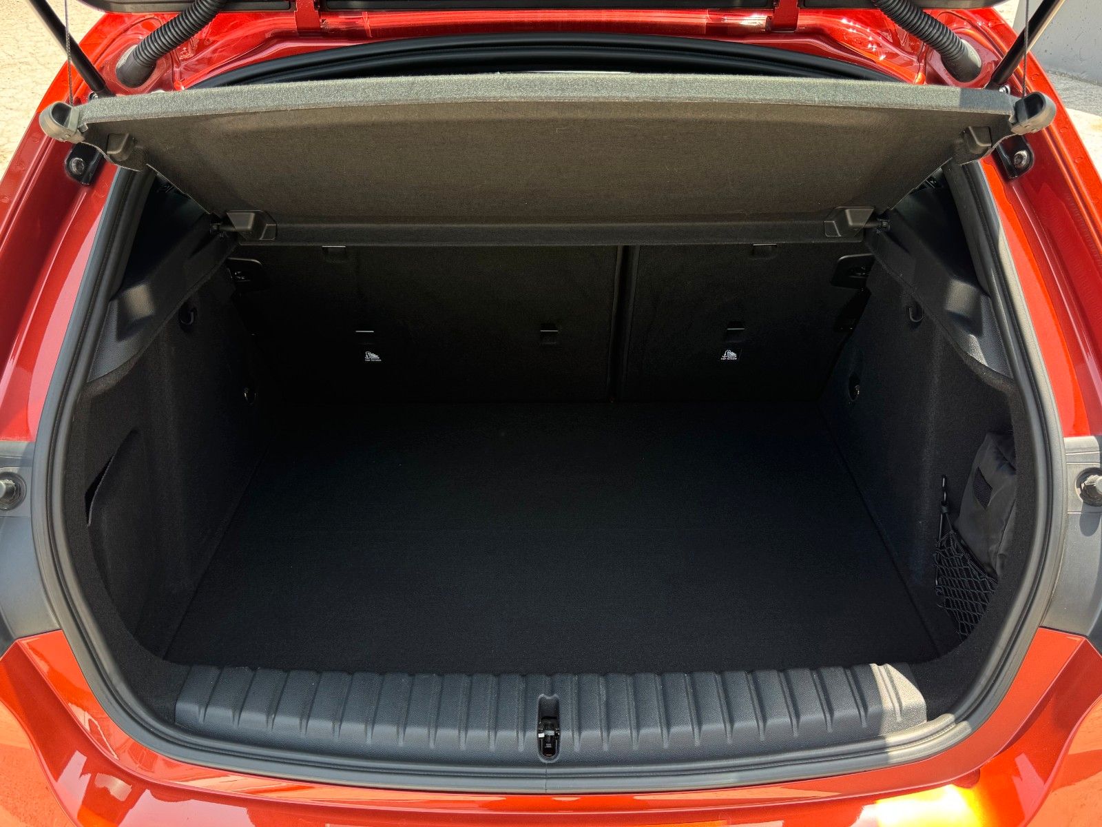 Fahrzeugabbildung BMW 118i Steptr Sport Line LCProf Shadow PDC SHZ