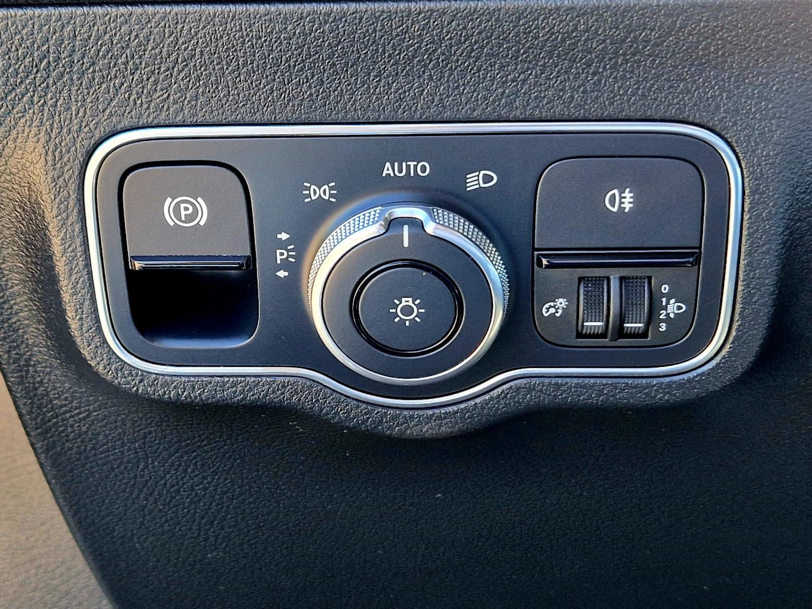 Mercedes-Benz B 180 d Style (1. Hand, Teilleder)