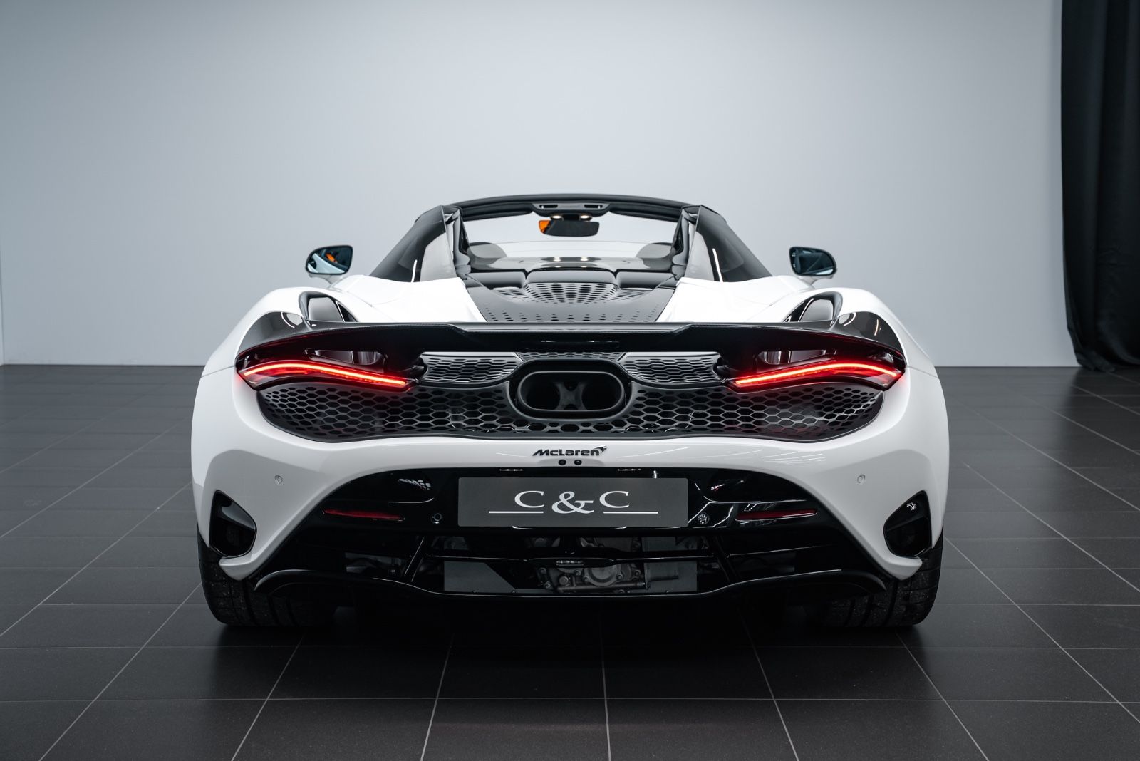Fahrzeugabbildung McLaren 750S Spider CARBON/PERFORMANCE/360°CAMERA/B&W