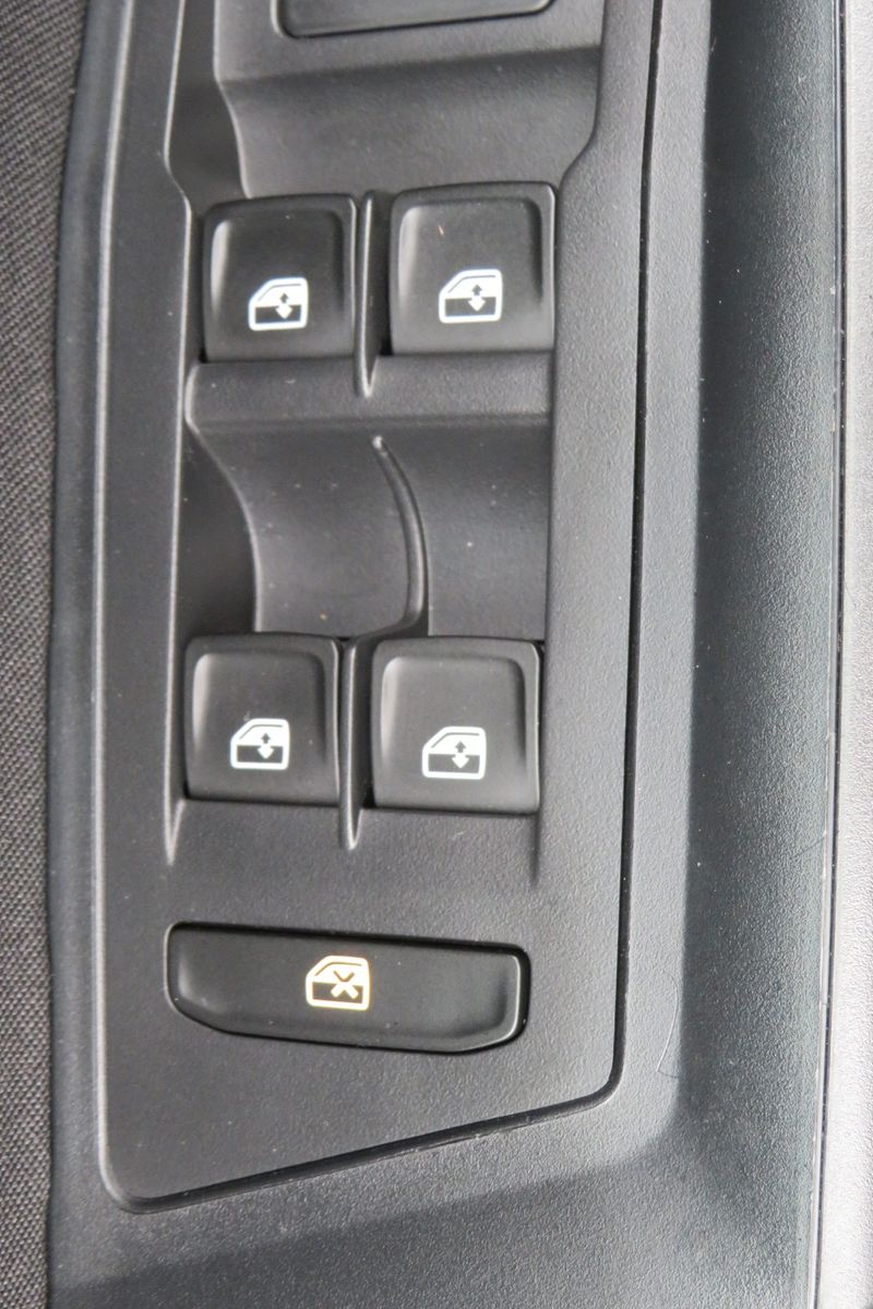 Fahrzeugabbildung Volkswagen T-Roc Life AHK ACC SITZH GJ NAVI APP 1.HD