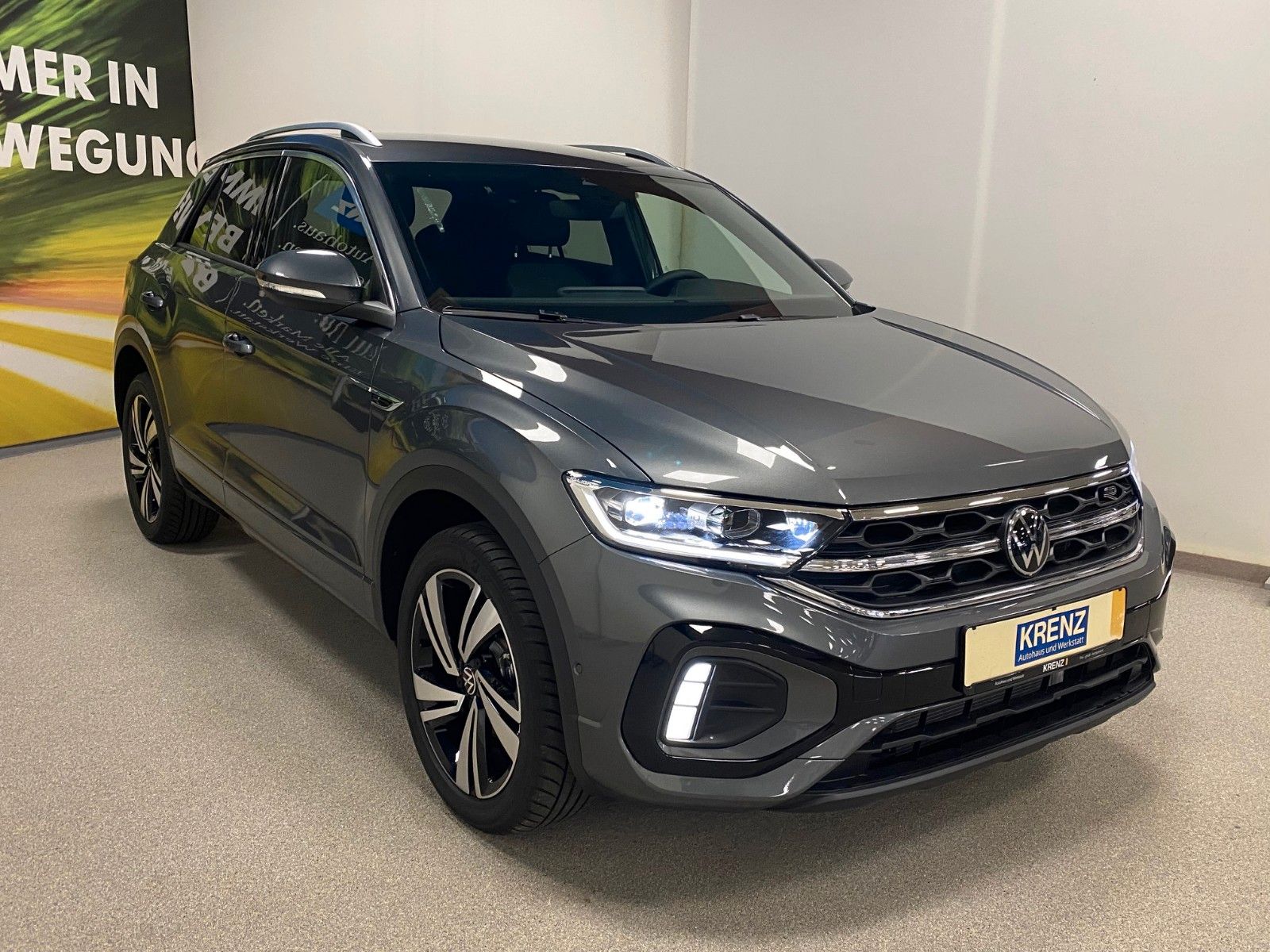 Fahrzeugabbildung Volkswagen T-Roc 1.5 TSI DSG R-Line+ACC+iQ Light MATRIX+18"