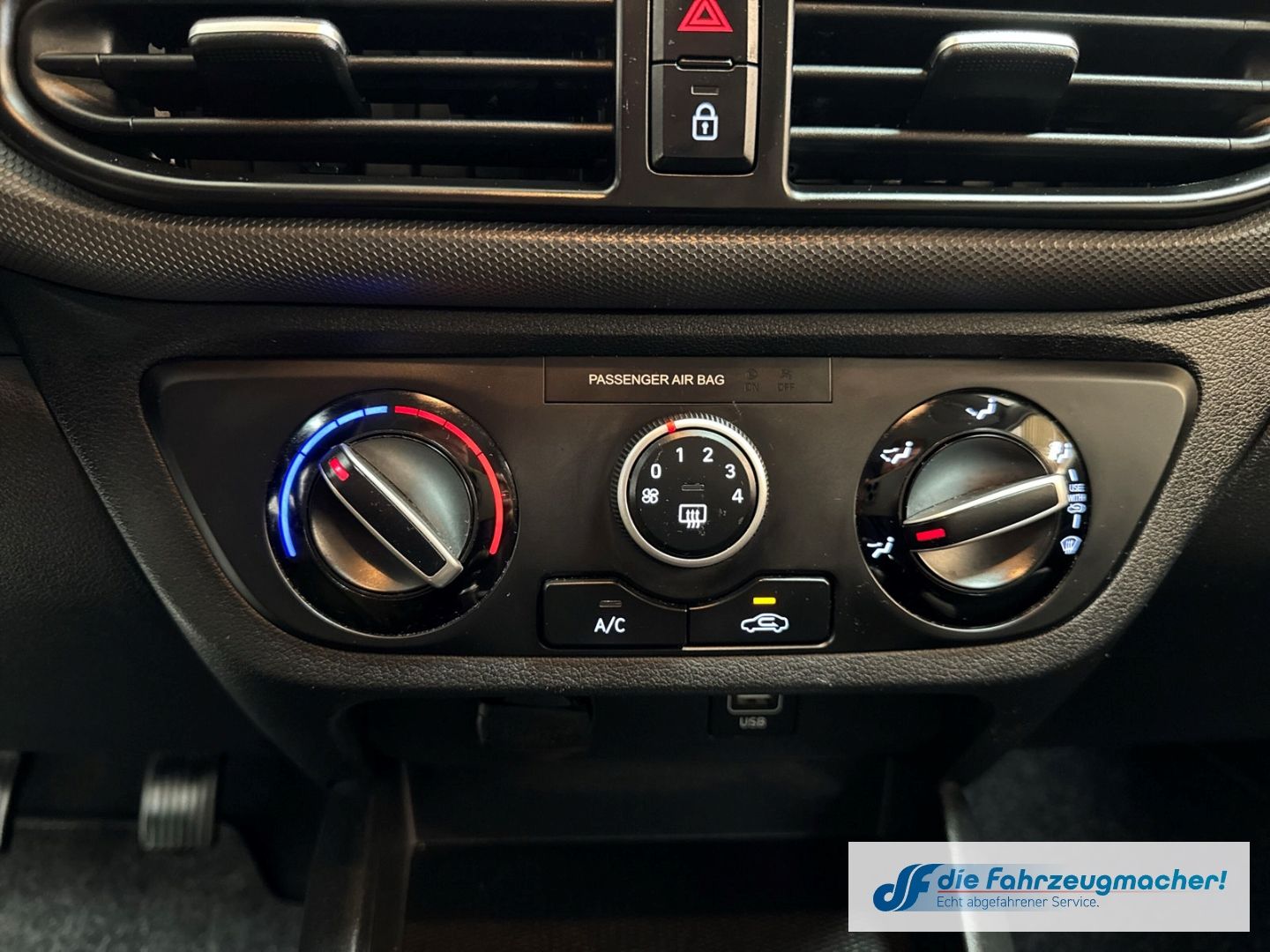 Fahrzeugabbildung Hyundai i10 Trend Navi Apple CarPlay Android Auto Musiks