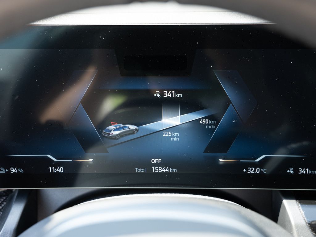 BMW i5 Touring 40 xDrive M-Sport Pro PANO AHK B&W foto 15