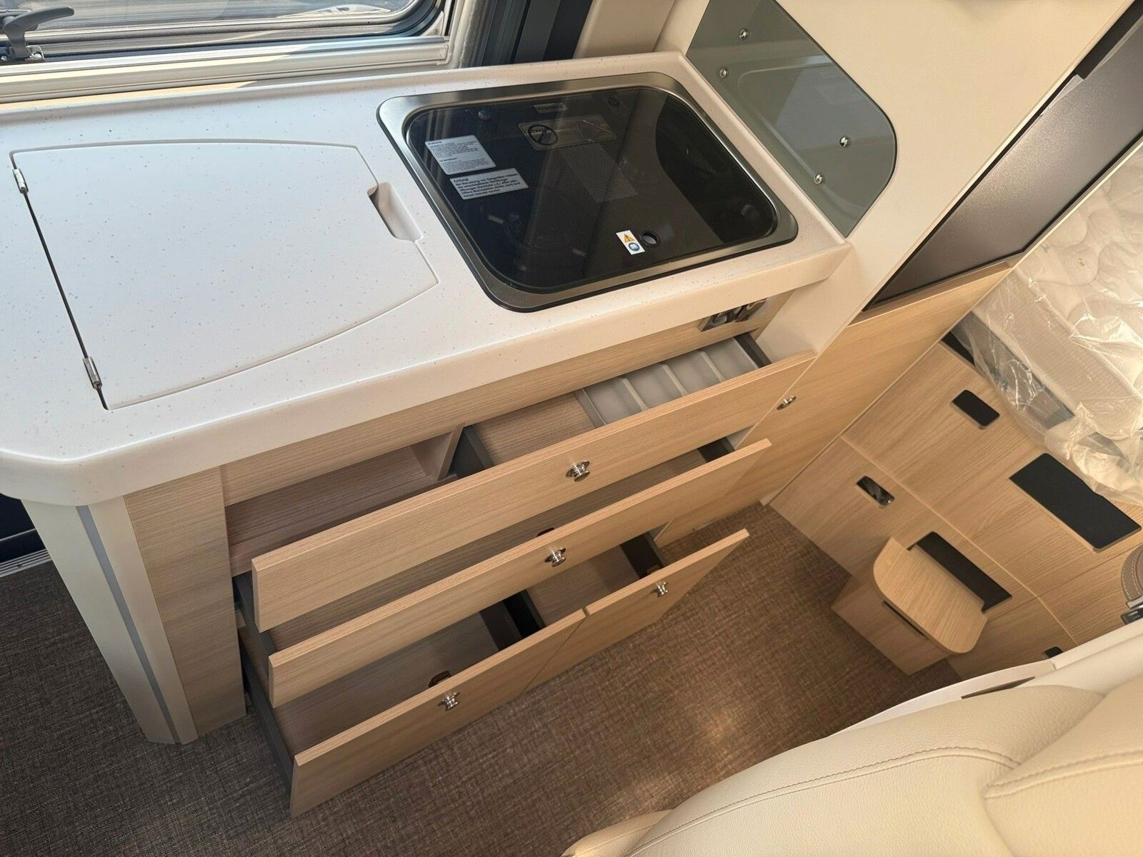 Fahrzeugabbildung Eura Mobil Van V 595 HB Klimaautomatik, Fahrassistenzpaket