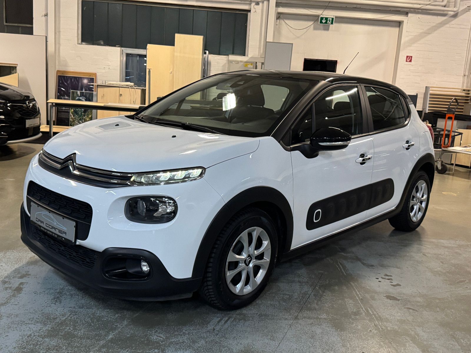 Fahrzeugabbildung Citroën C3 1.6 HDI FEEL COLOR STYLE PAKET NAVI LED VOLL