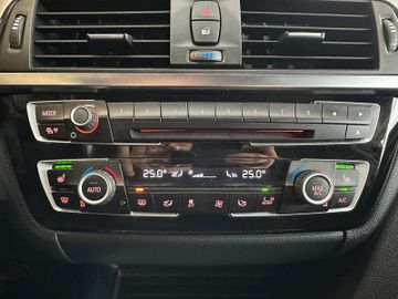 BMW 330 e Lim. iPerformance Sport Line *2. Hand*LED*