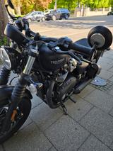 Triumph Boneville Bobber Black Edition - Triumph Motorräder in München